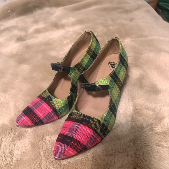 John Fluevog Shoes - Fluevog Big presence Malala in plaid. Size 8.5. EUC